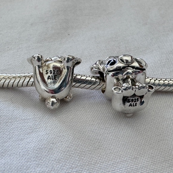 Four authentic and brand new Pandora charms - Picture 2 of 3